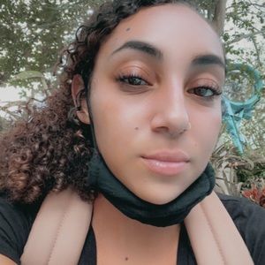 Meet your Posher, Alexandra